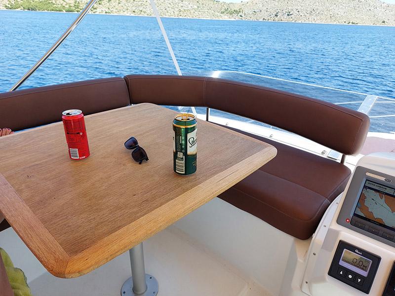 Beneteau Antares 42 Fly, picture 11