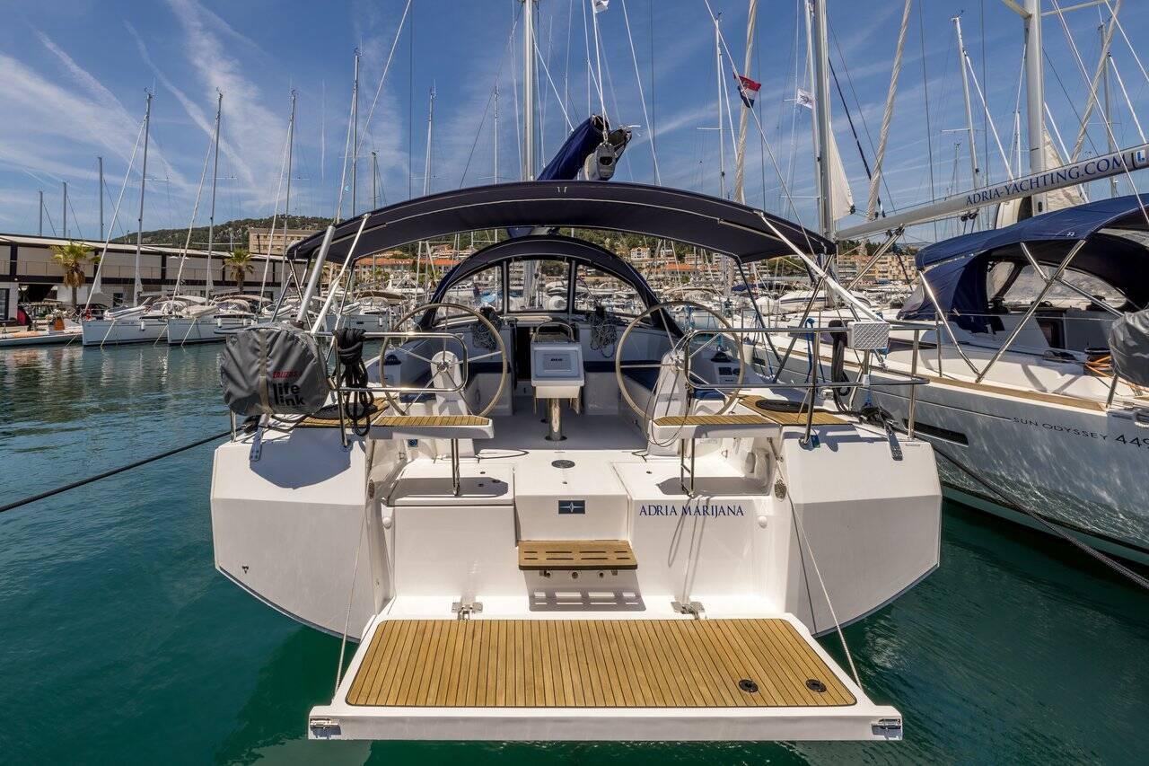 Bavaria C42, picture 1