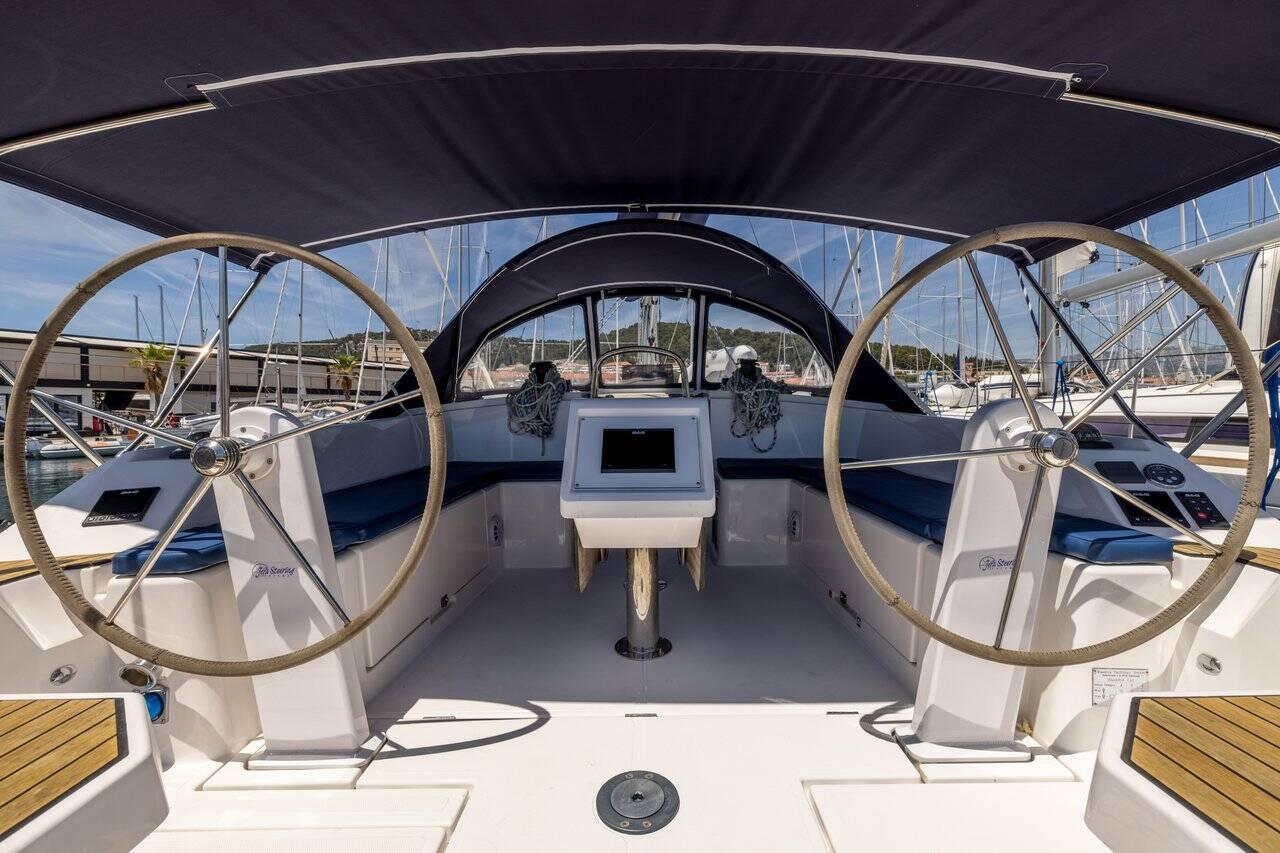 Bavaria C42, picture 3