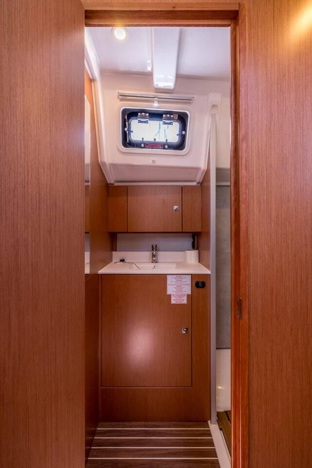 Bavaria C42, picture 11