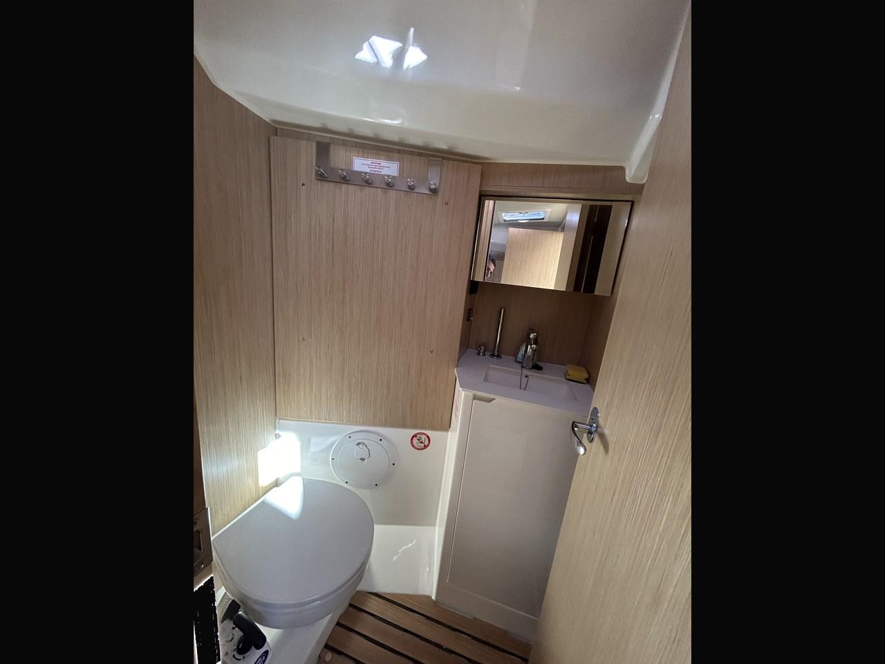 Bavaria C38, picture 19