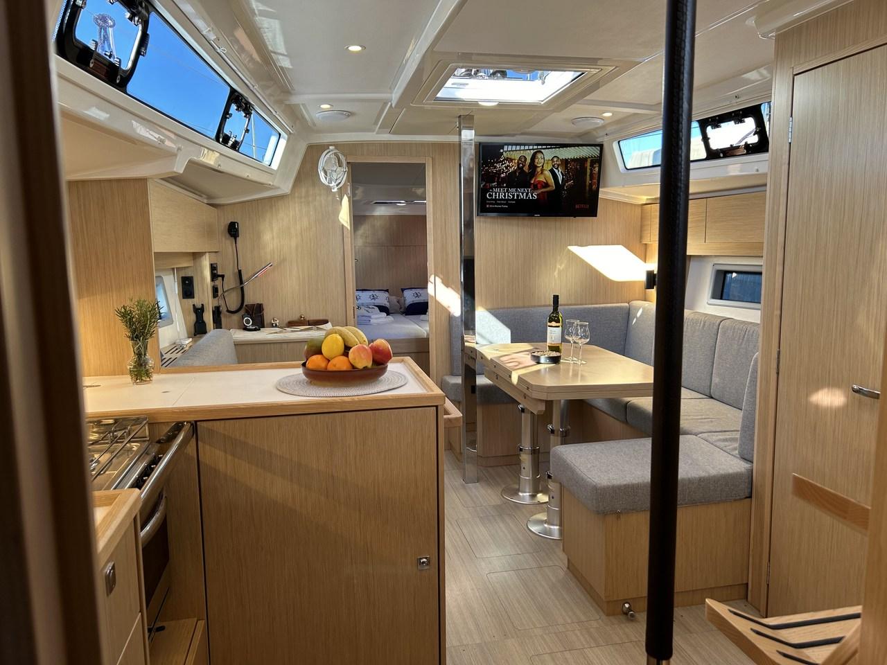 Bavaria C38, picture 11