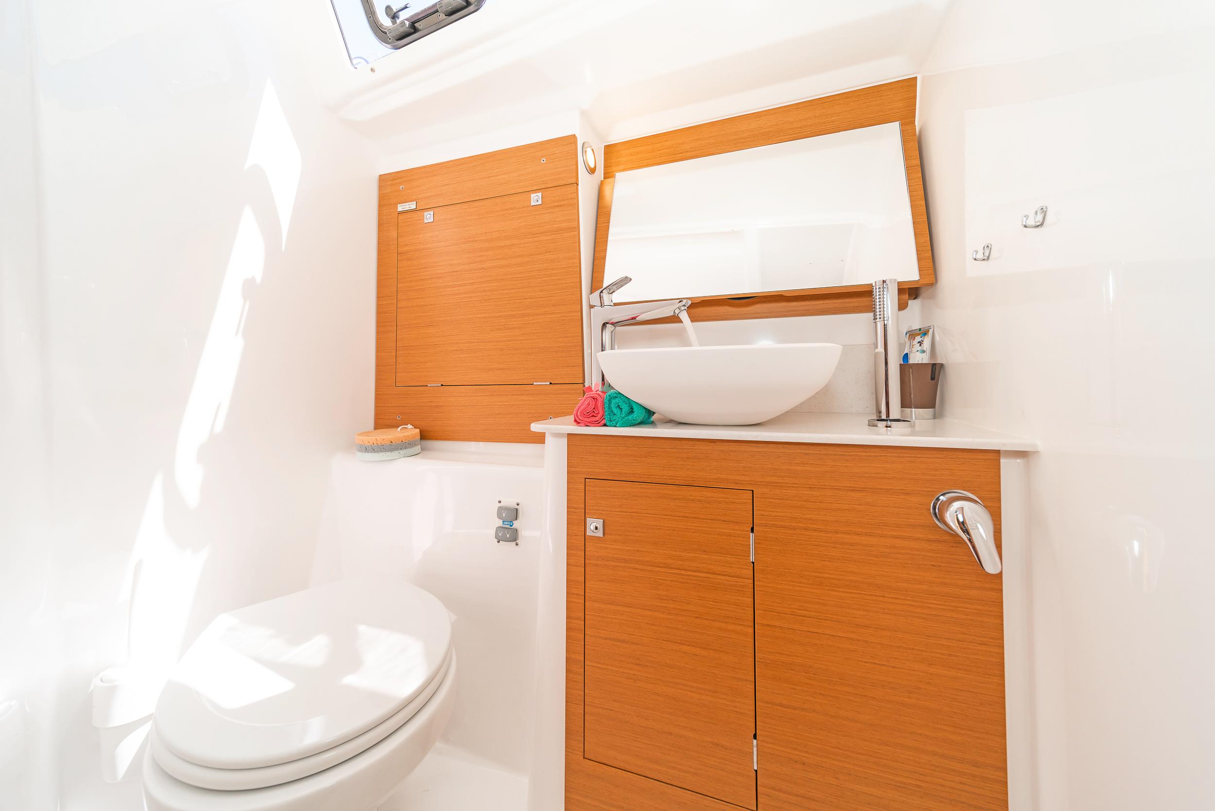 Dufour 390, picture 8