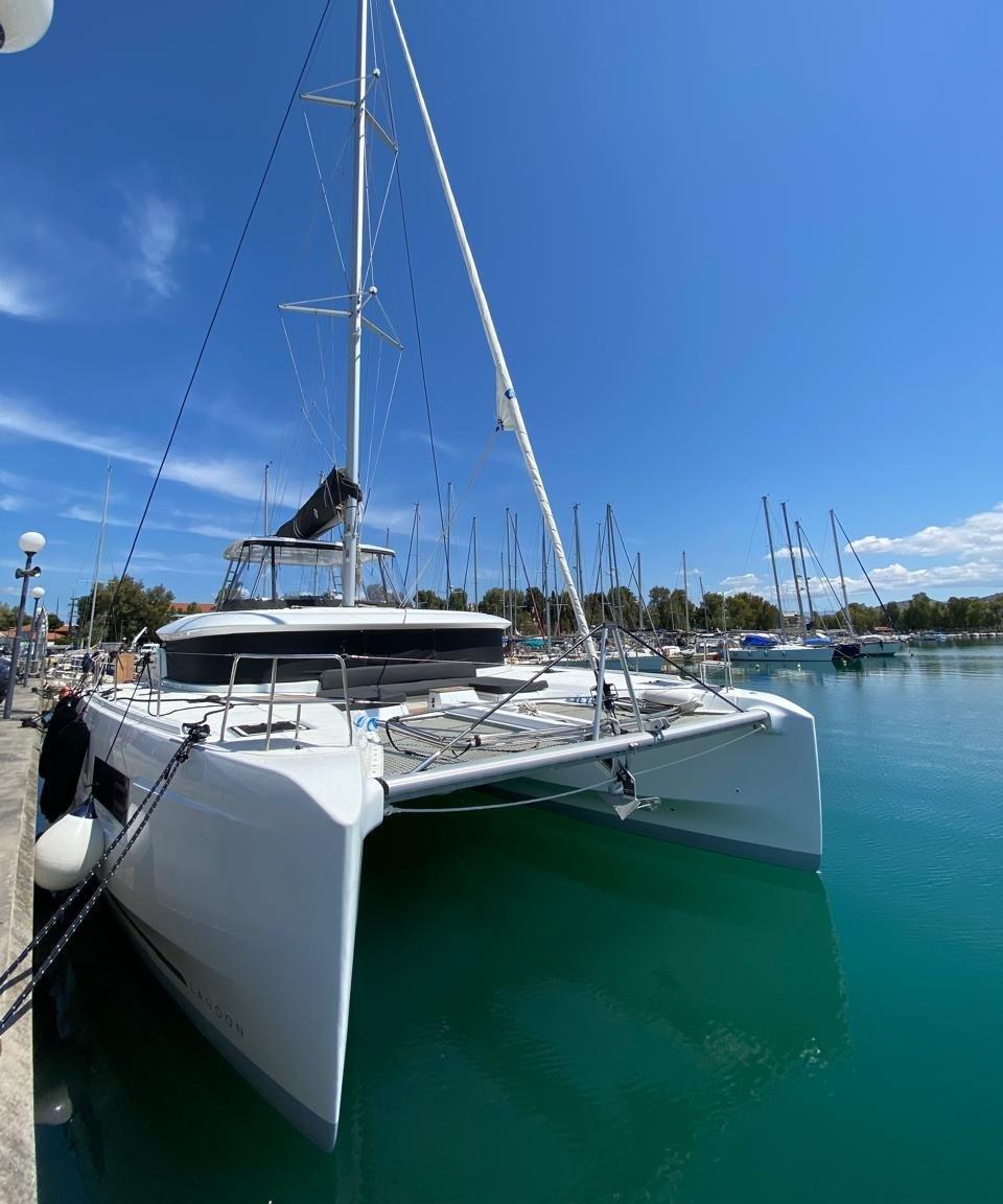 Lagoon 46 - 4 + 1 cab., picture 1