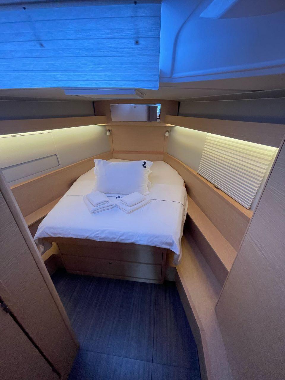 Dufour 430 - 3 cab., picture 10
