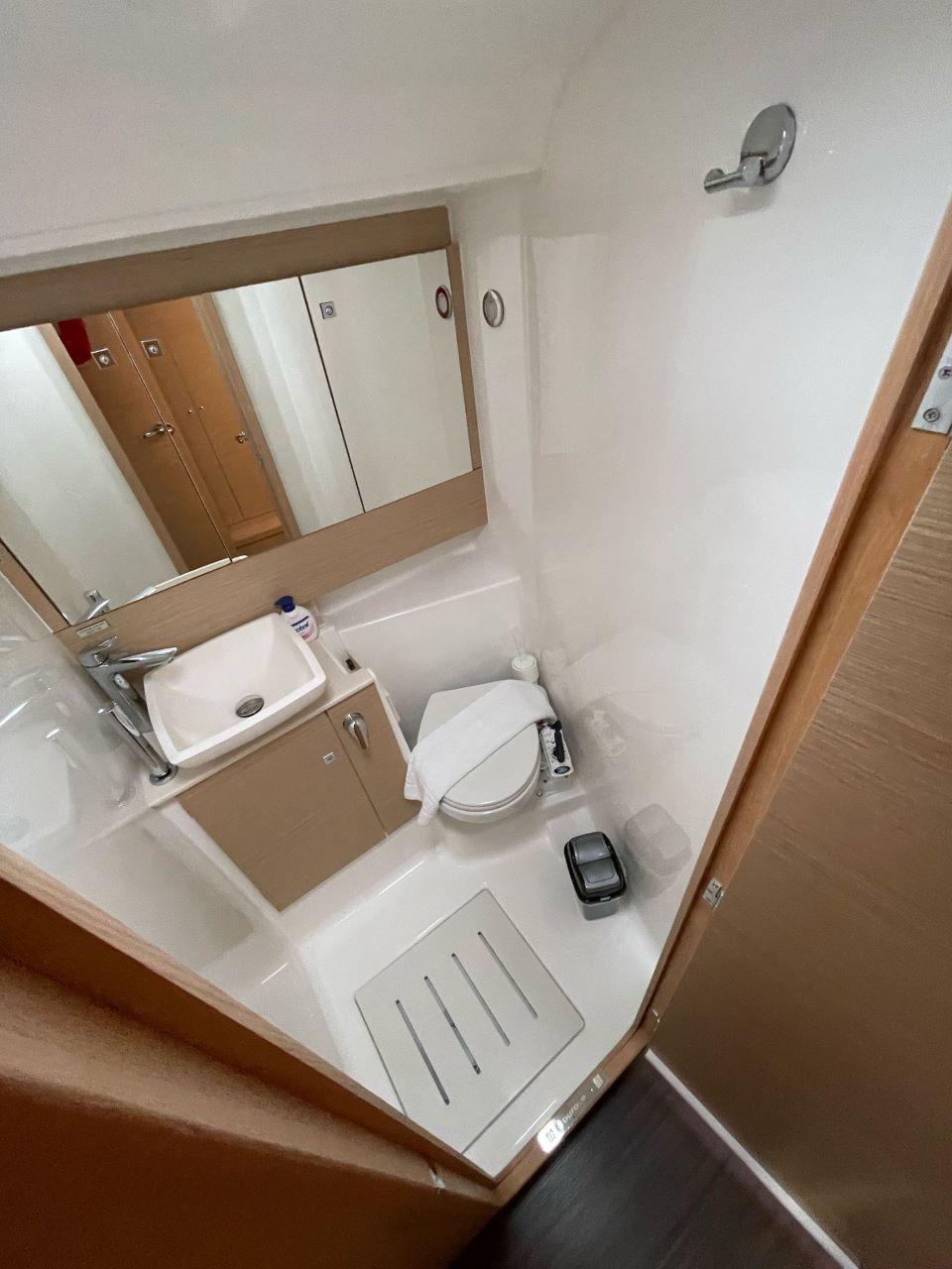 Dufour 430 - 3 cab., picture 12