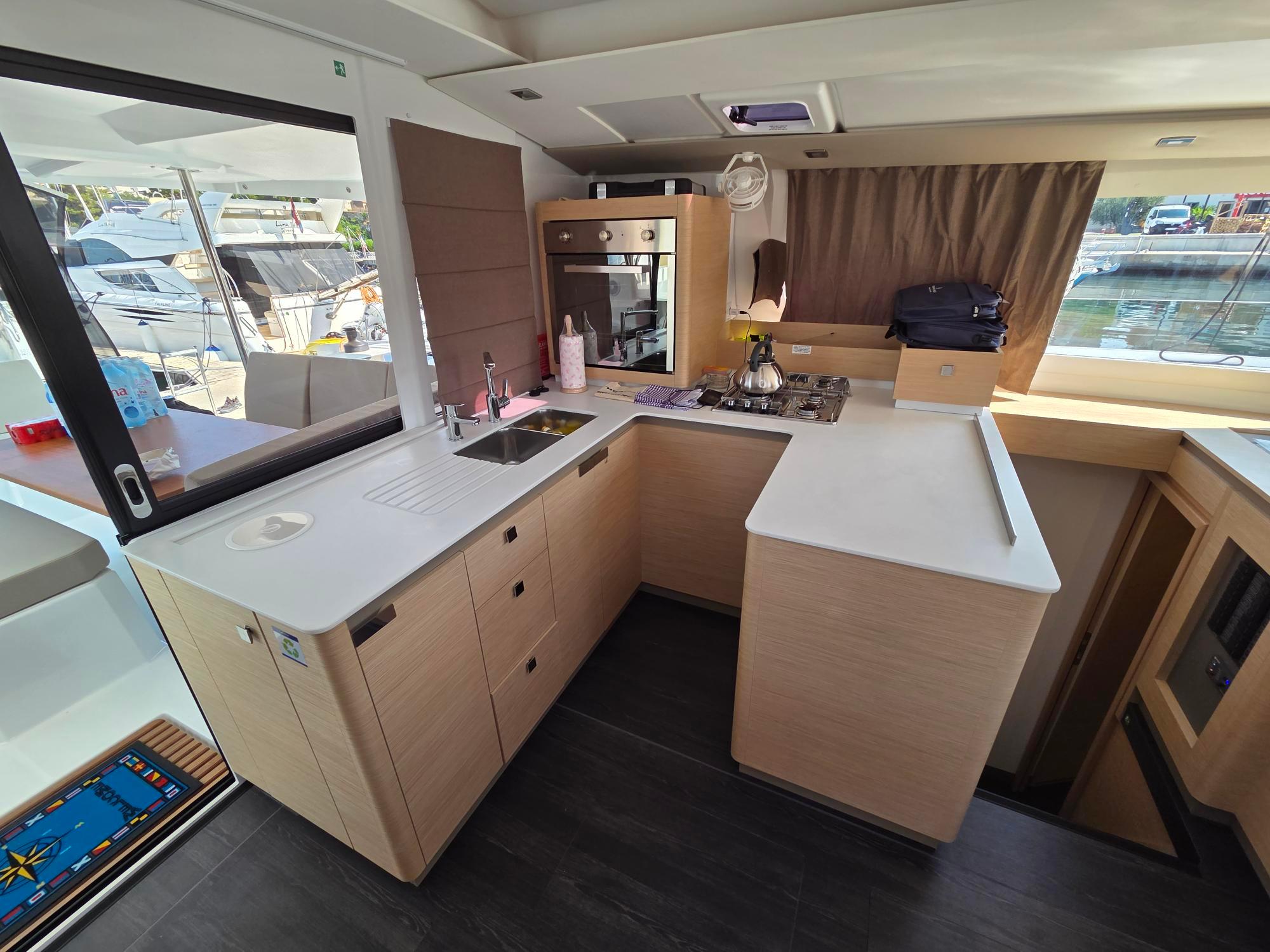 Fountaine Pajot Astrea 42 - 4 + 2 cab., picture 5