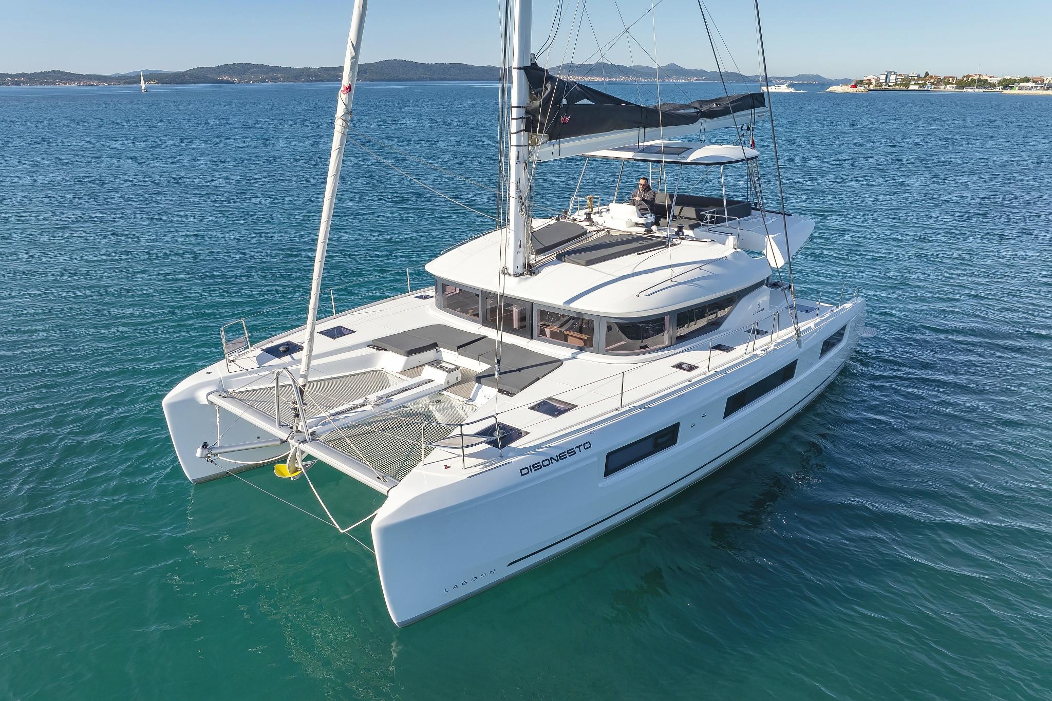 Lagoon 51 - 6 + 1 cab., picture 1