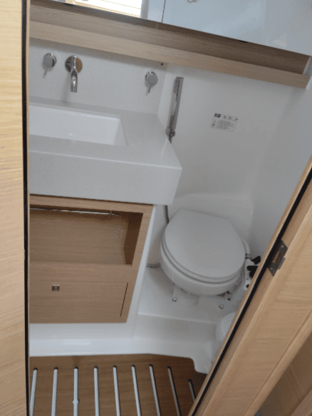 Dufour 470 - 4 + 1 cab., picture 13