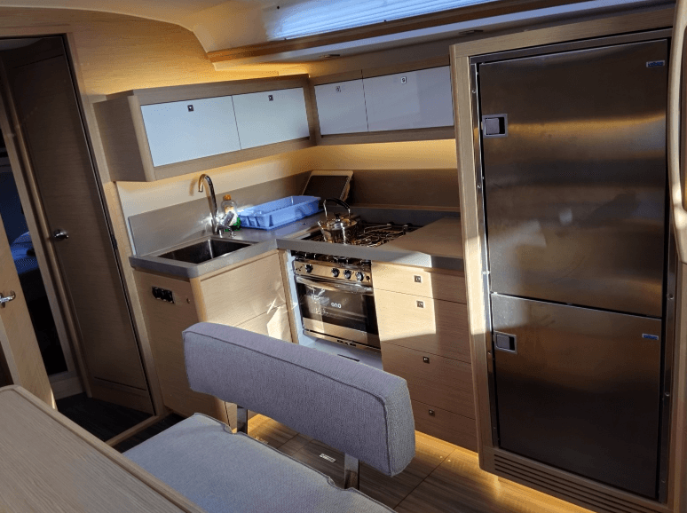 Dufour 470 - 4 + 1 cab., picture 9