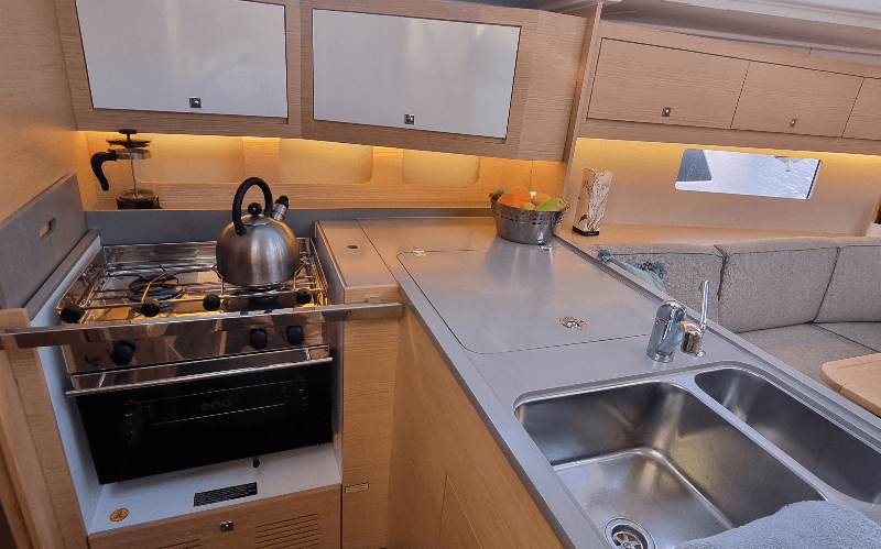 Dufour 37 - 3 cab., picture 7