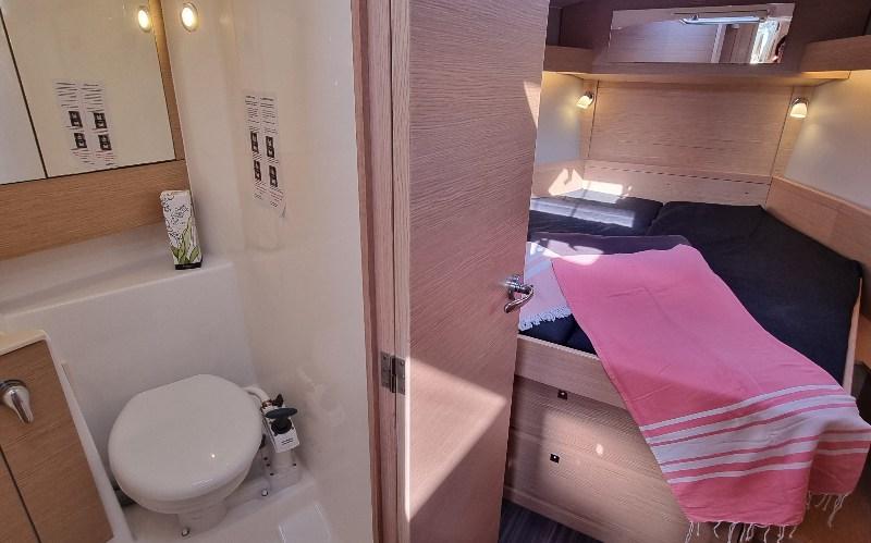 Dufour 430 - 3 cab., picture 16
