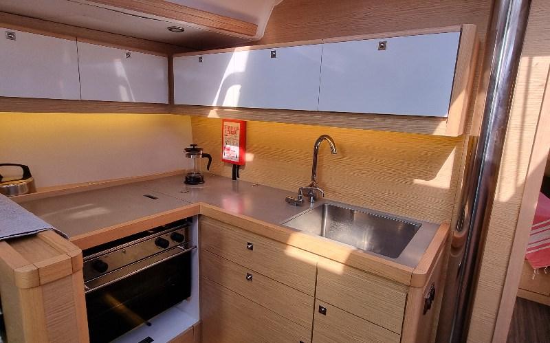 Dufour 430 - 3 cab., picture 11