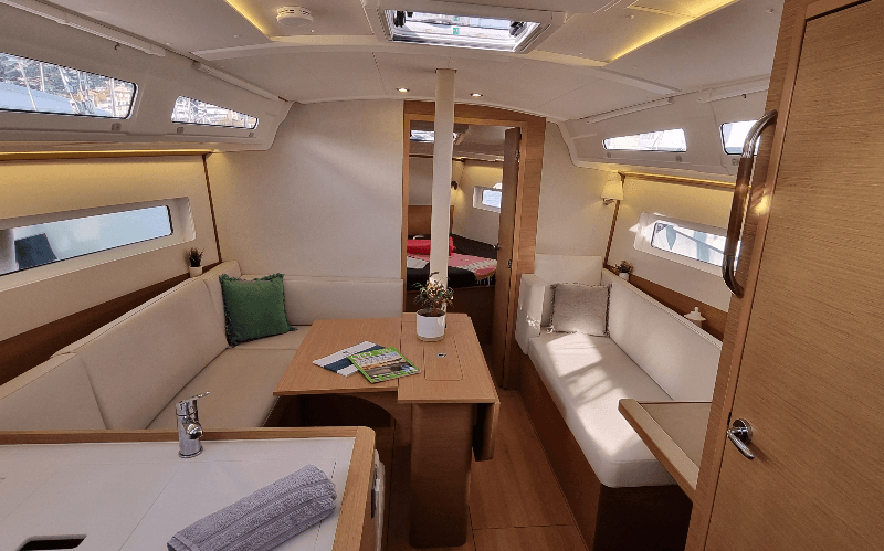 Sun Odyssey 380 - 3 cab., picture 5