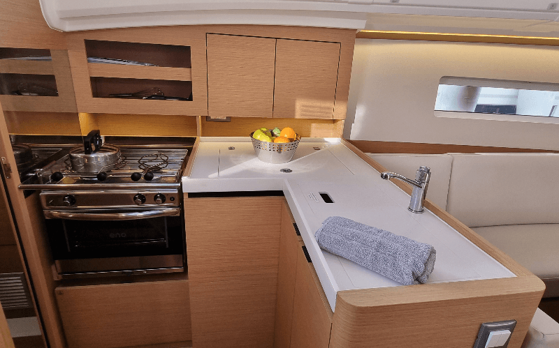 Sun Odyssey 380 - 3 cab., picture 8