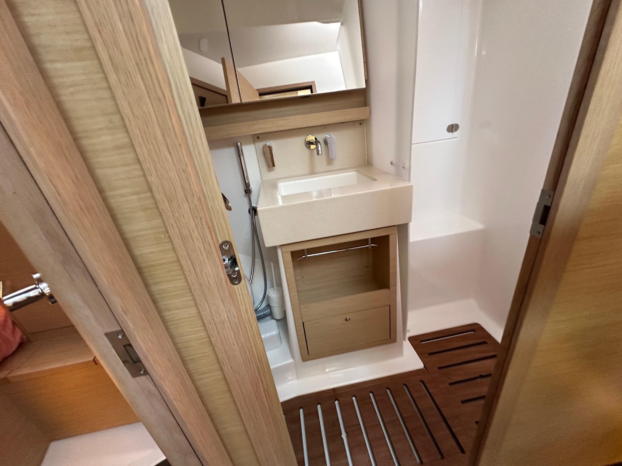 Dufour 530 - 4 cab., picture 17