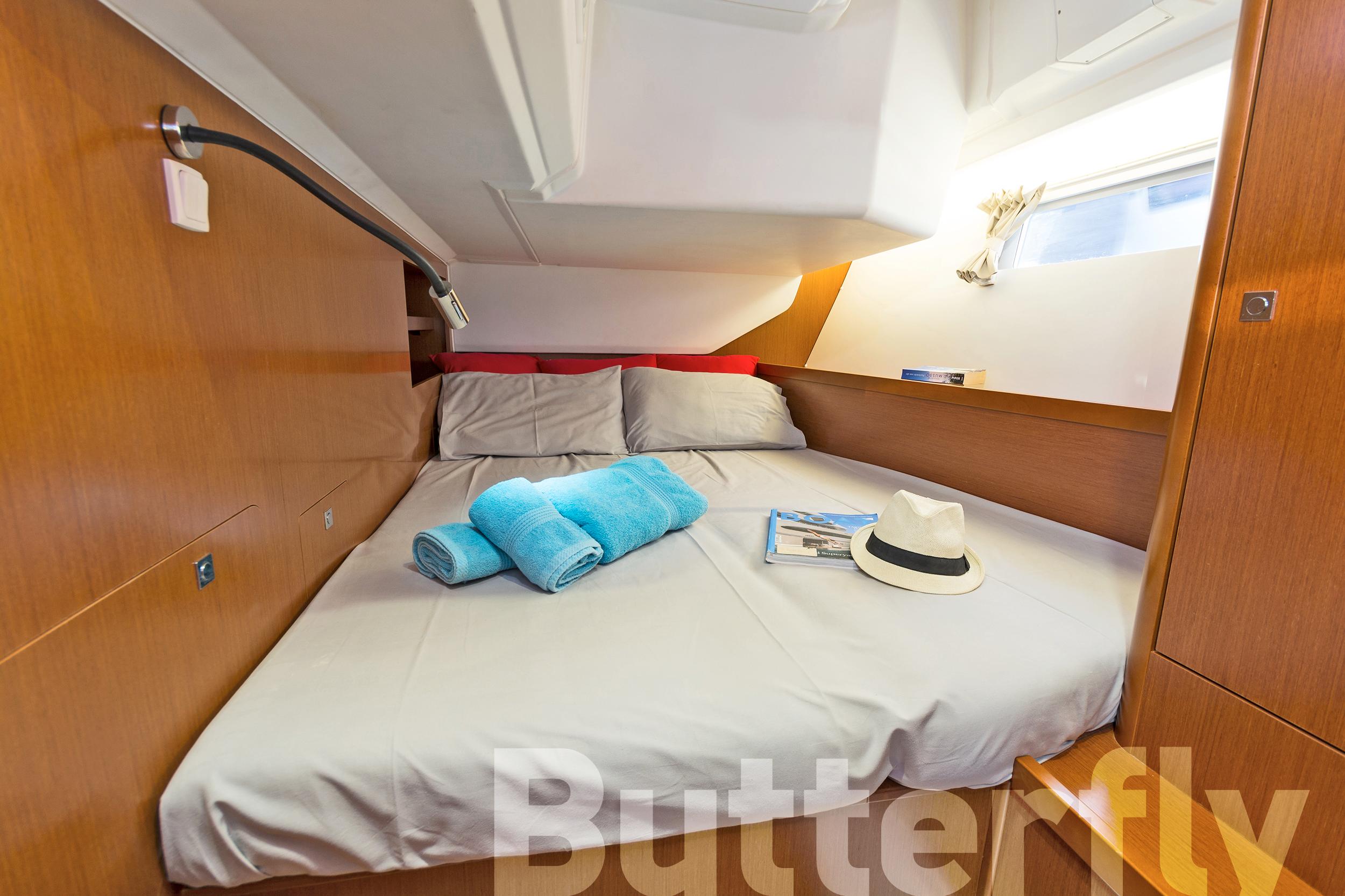 Oceanis 45 - 4 cab. - Butterfly, picture 4