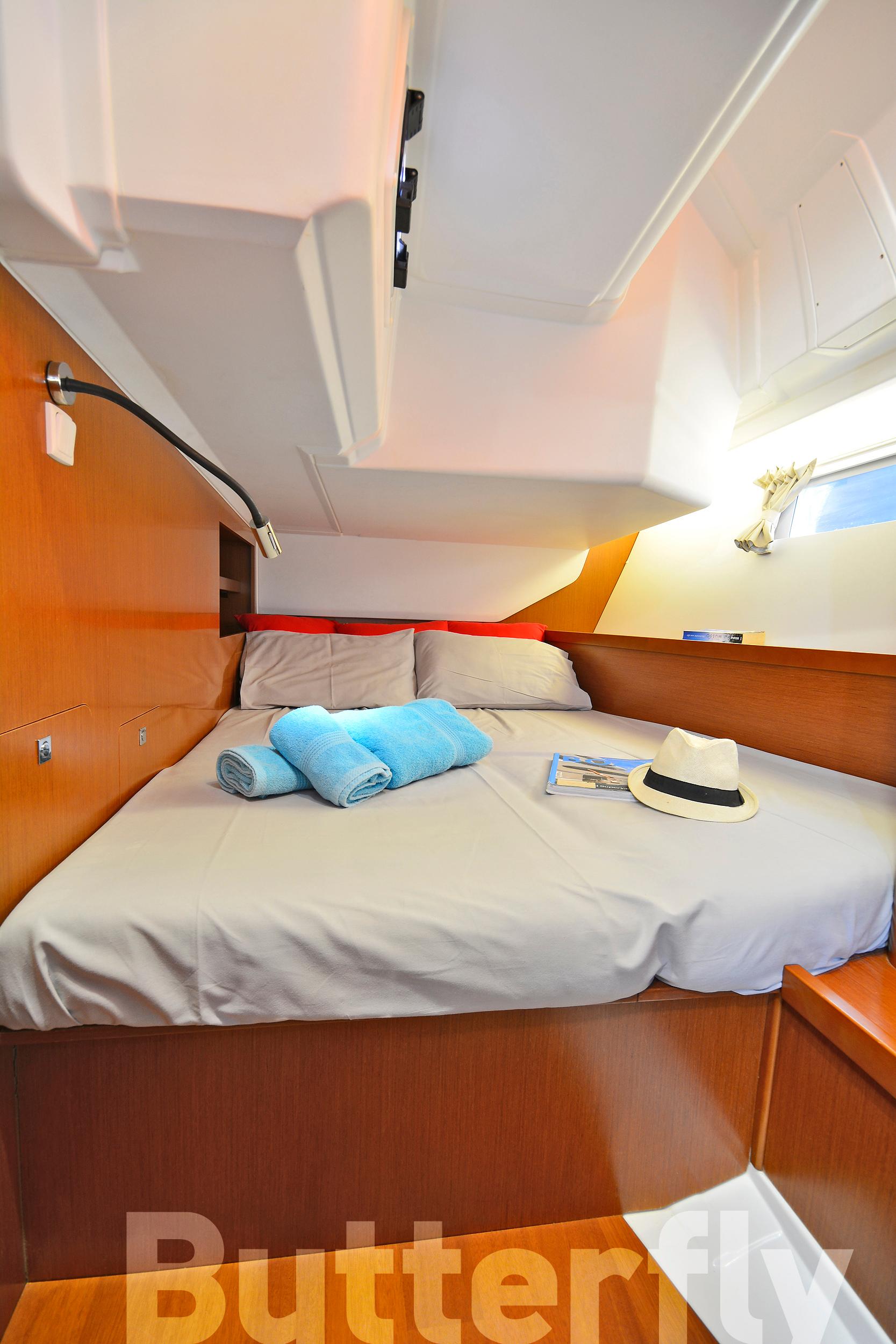 Oceanis 45 - 4 cab. - Butterfly, picture 5