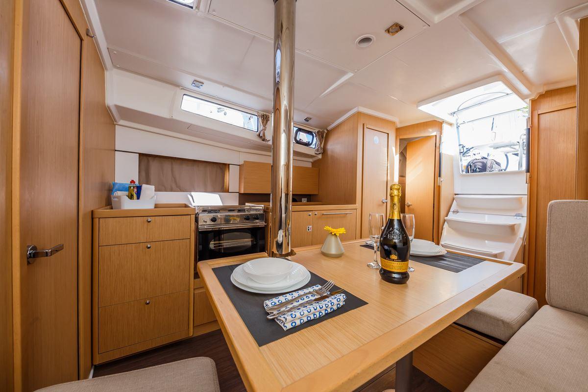 Oceanis 38.1, picture 6