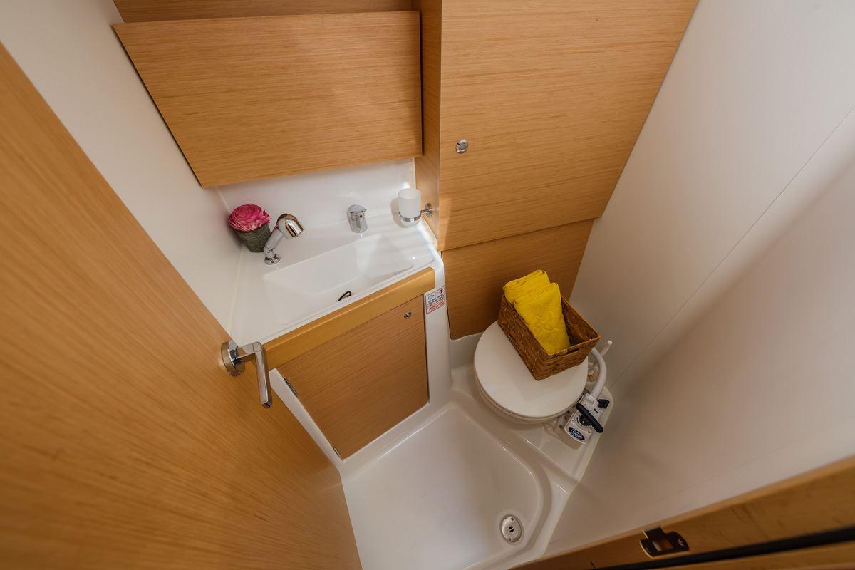 Oceanis 38.1, picture 11