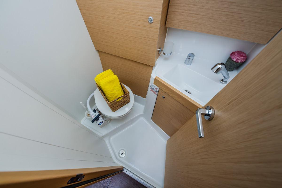 Oceanis 38.1, picture 15