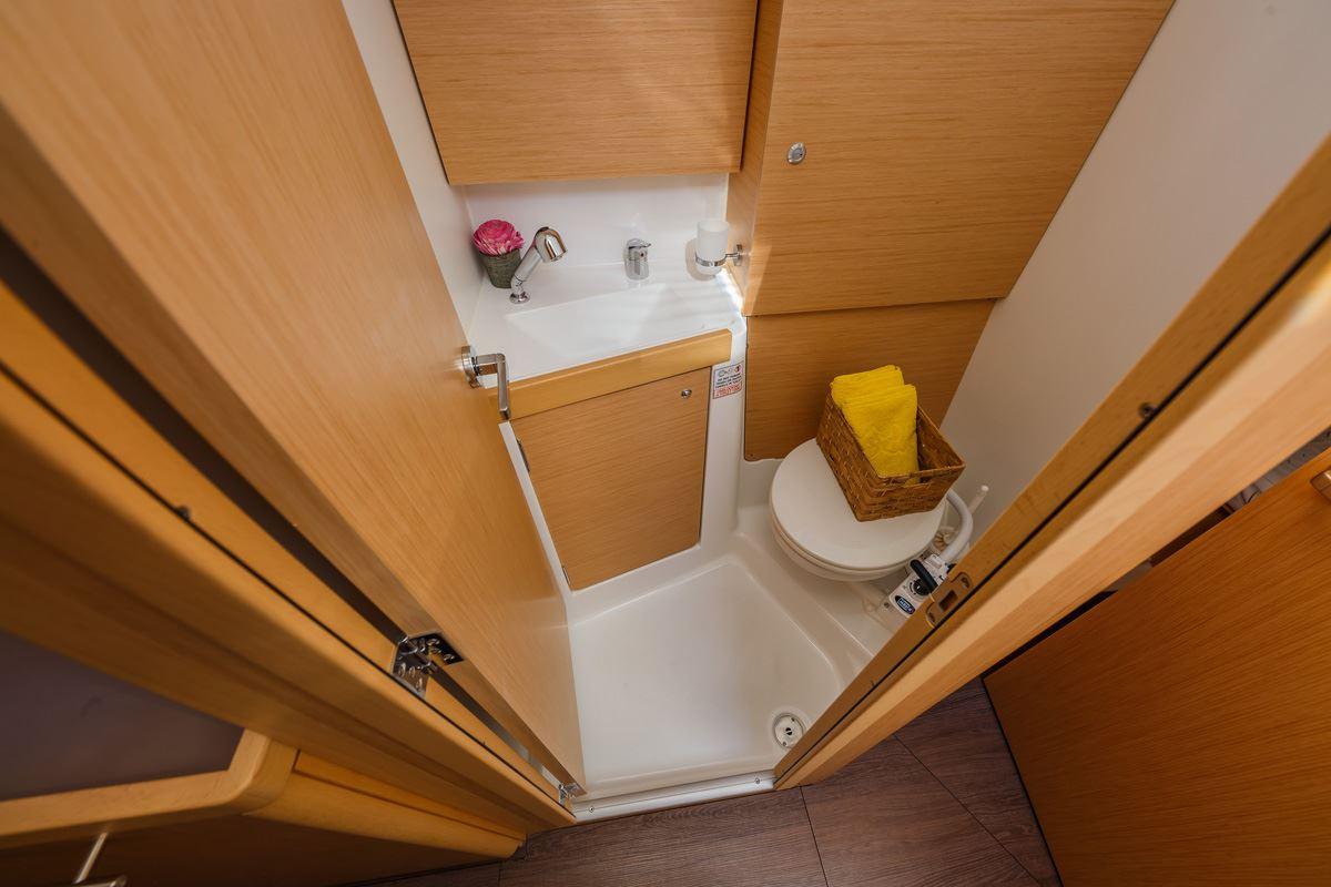 Oceanis 38.1, picture 16