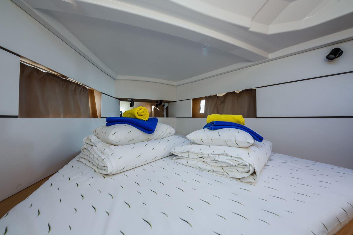 Oceanis 38.1, picture 12