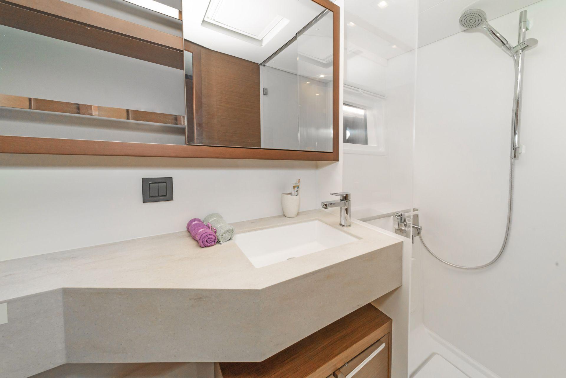 Lagoon 46 - 4 + 2 cab., picture 4