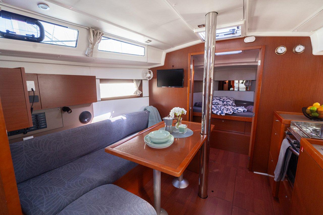 Oceanis 38.1, picture 5