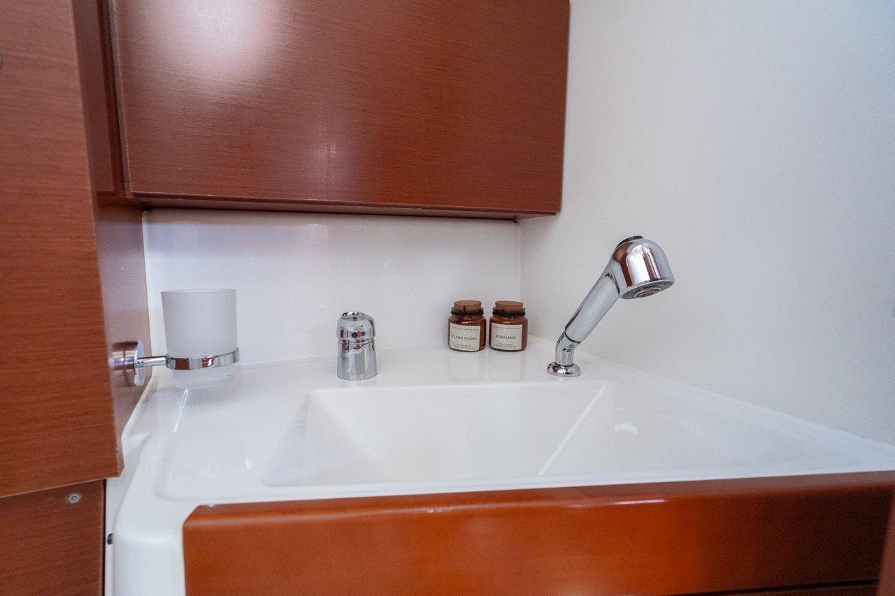 Oceanis 38.1, picture 12