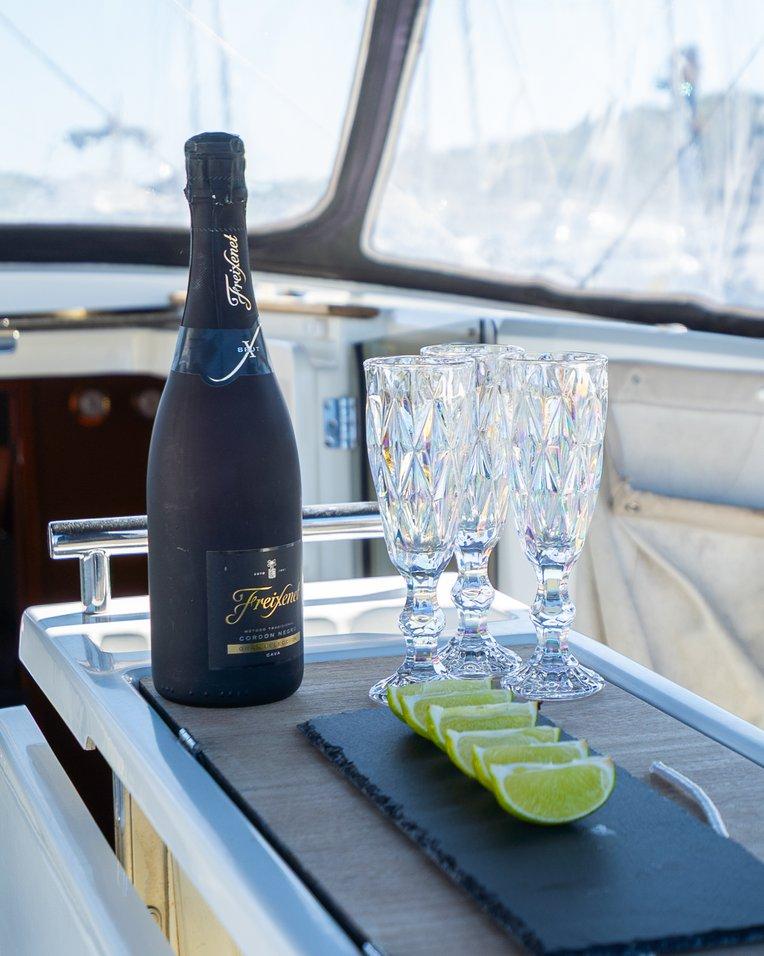 Oceanis 38.1, picture 4