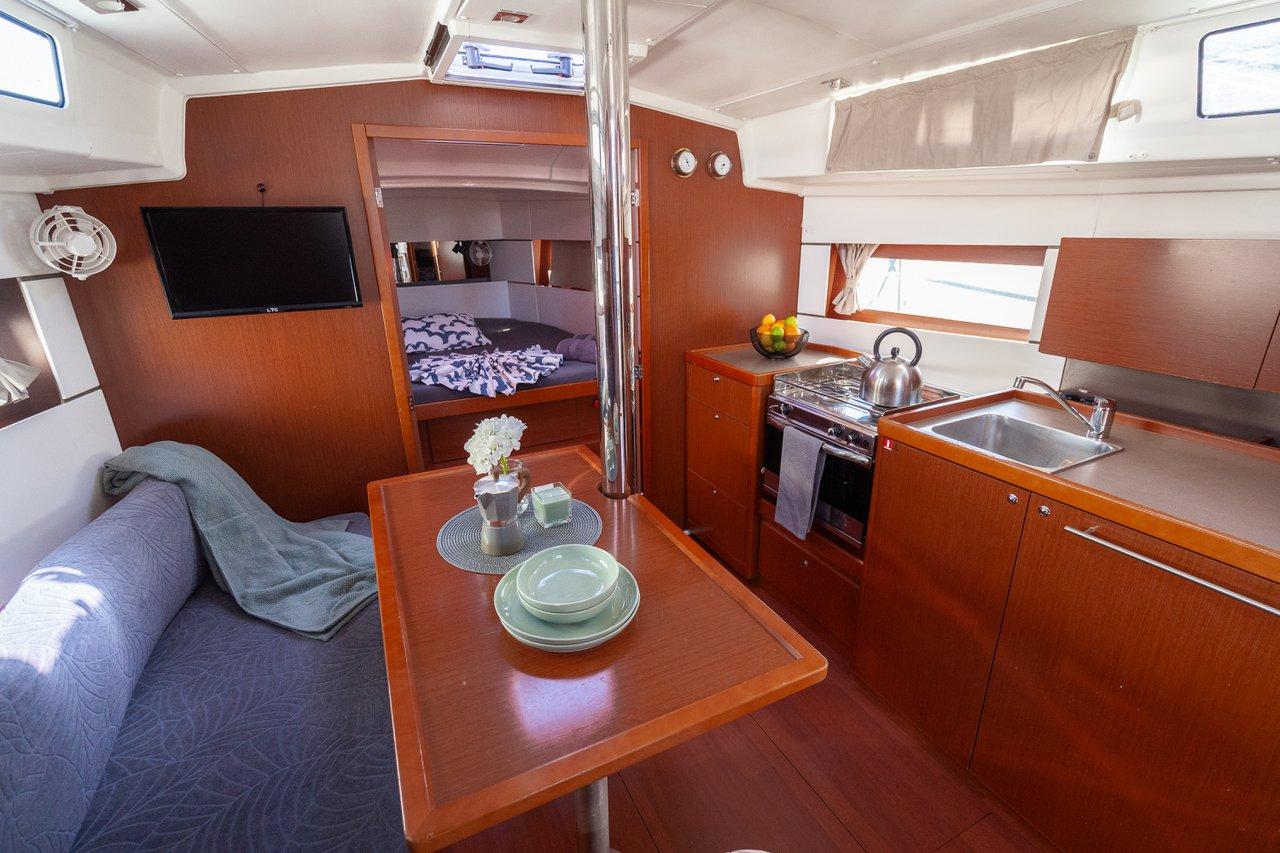 Oceanis 38.1, picture 6