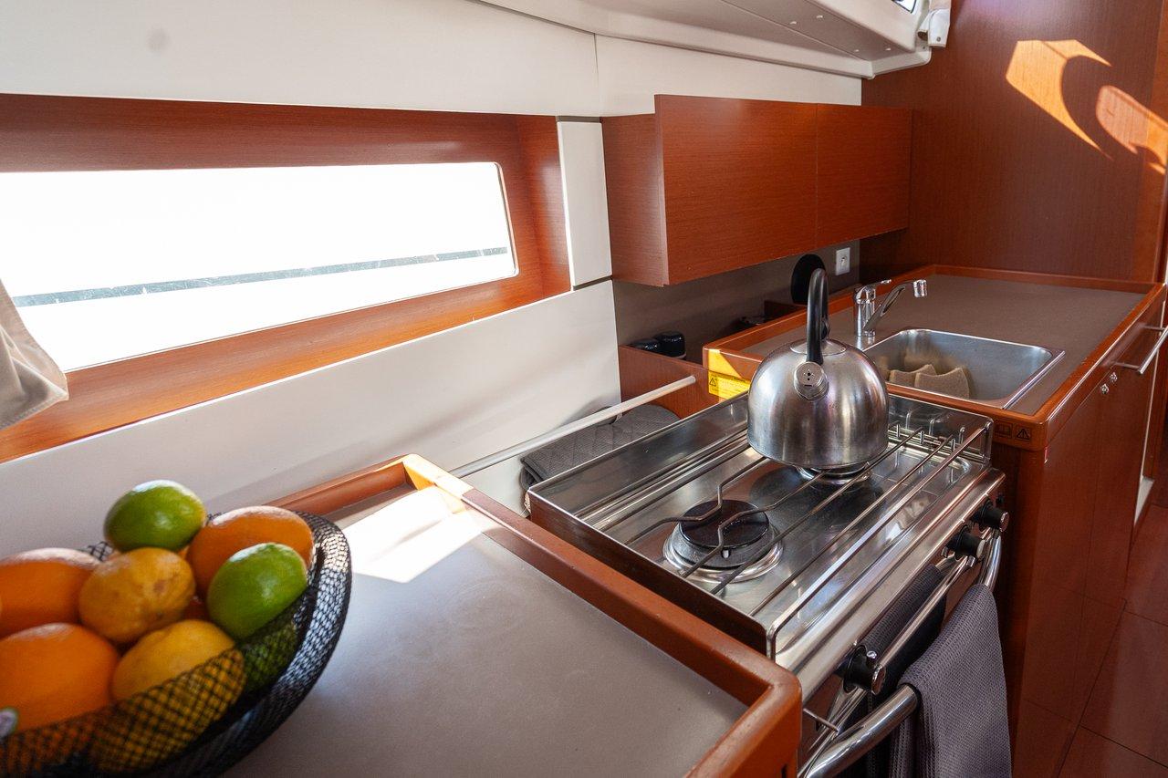 Oceanis 38.1, picture 7