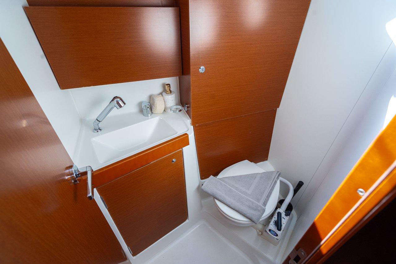 Oceanis 38.1, picture 10