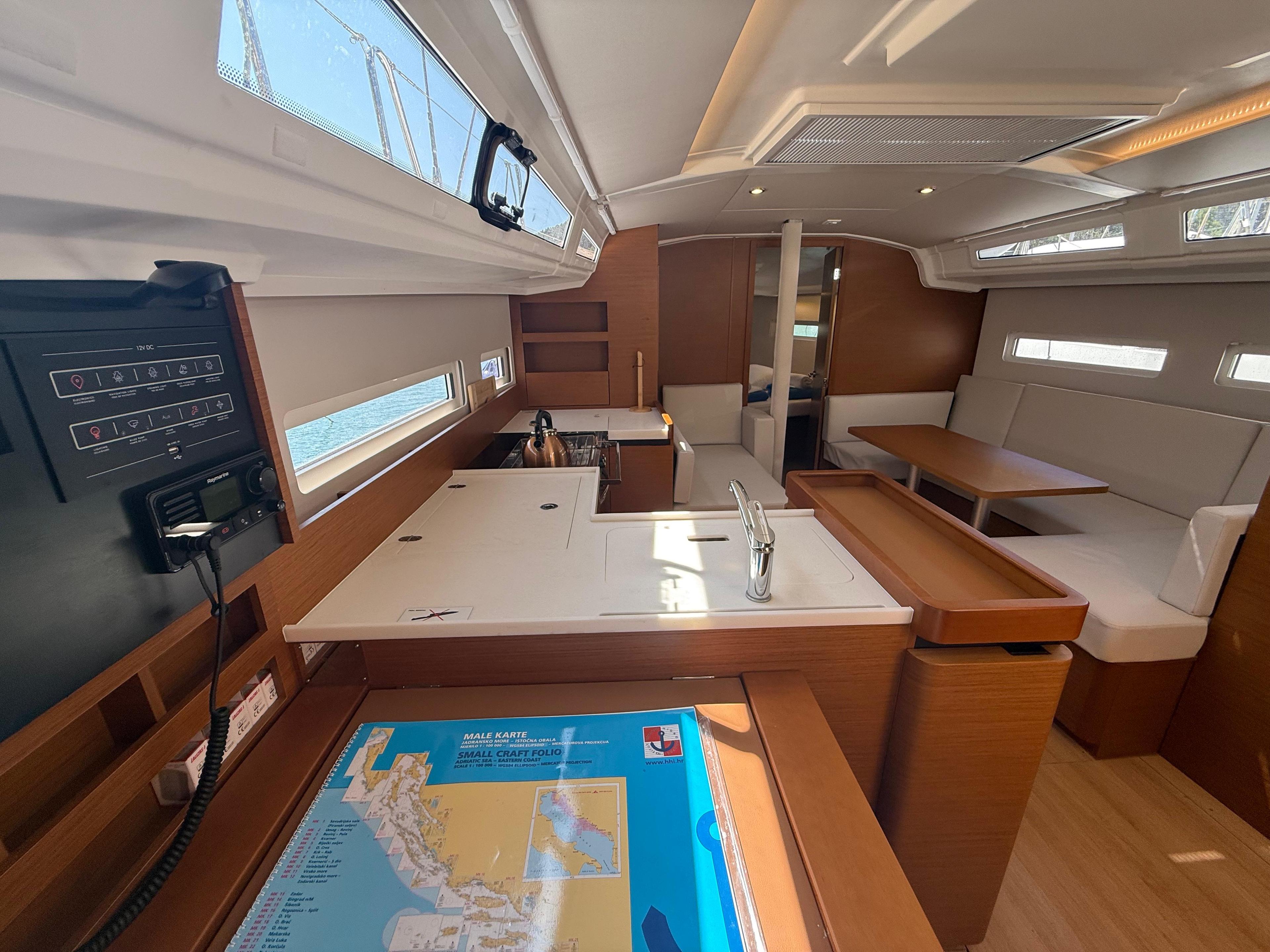 Sun Odyssey 410 - 3 cab., picture 7