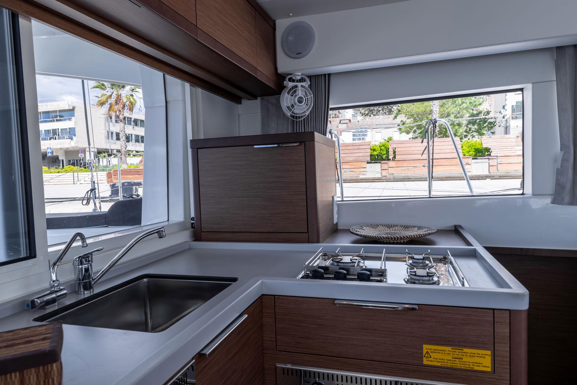 Lagoon 40 - 4 + 2 cab, picture 13