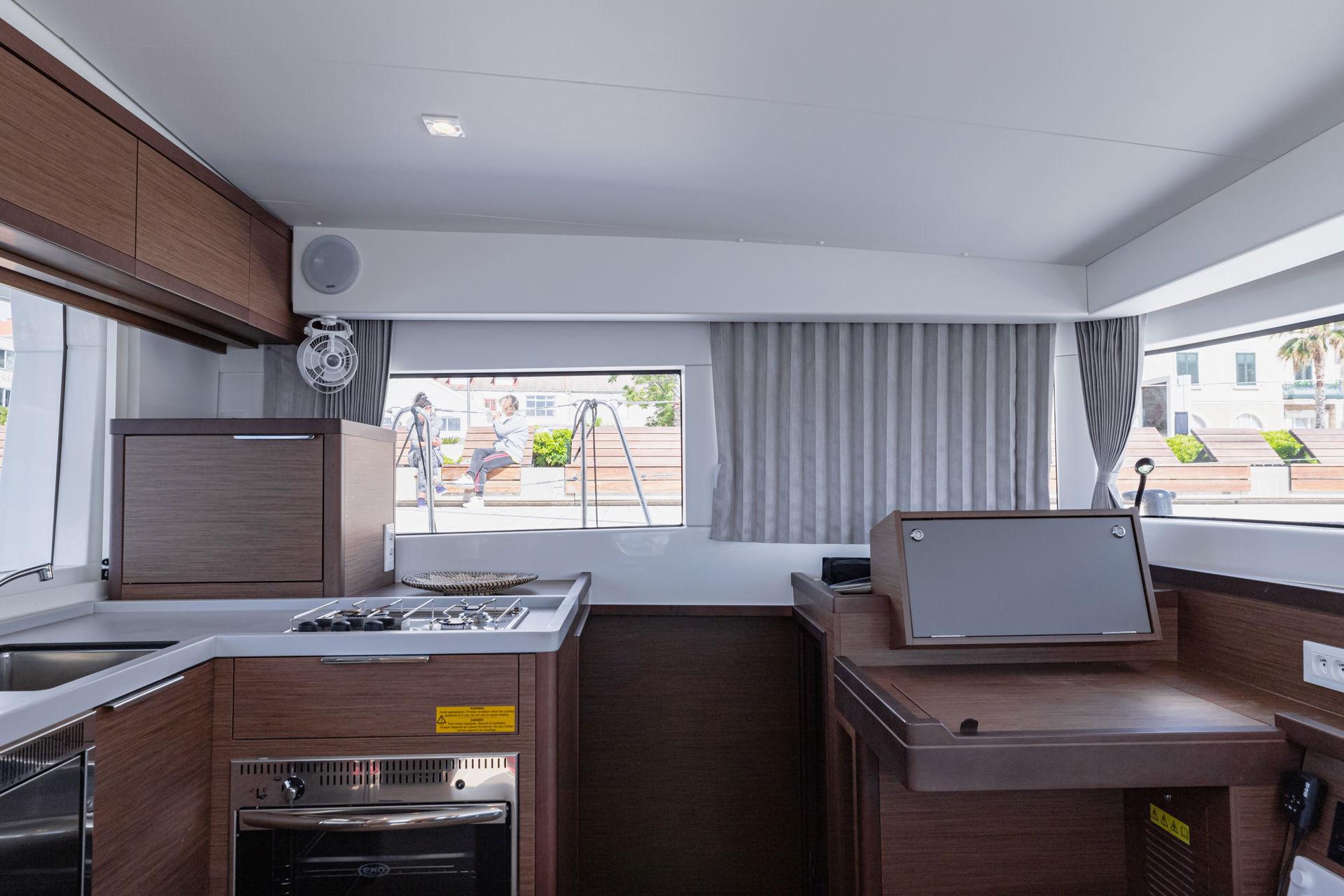 Lagoon 40 - 4 + 2 cab, picture 15