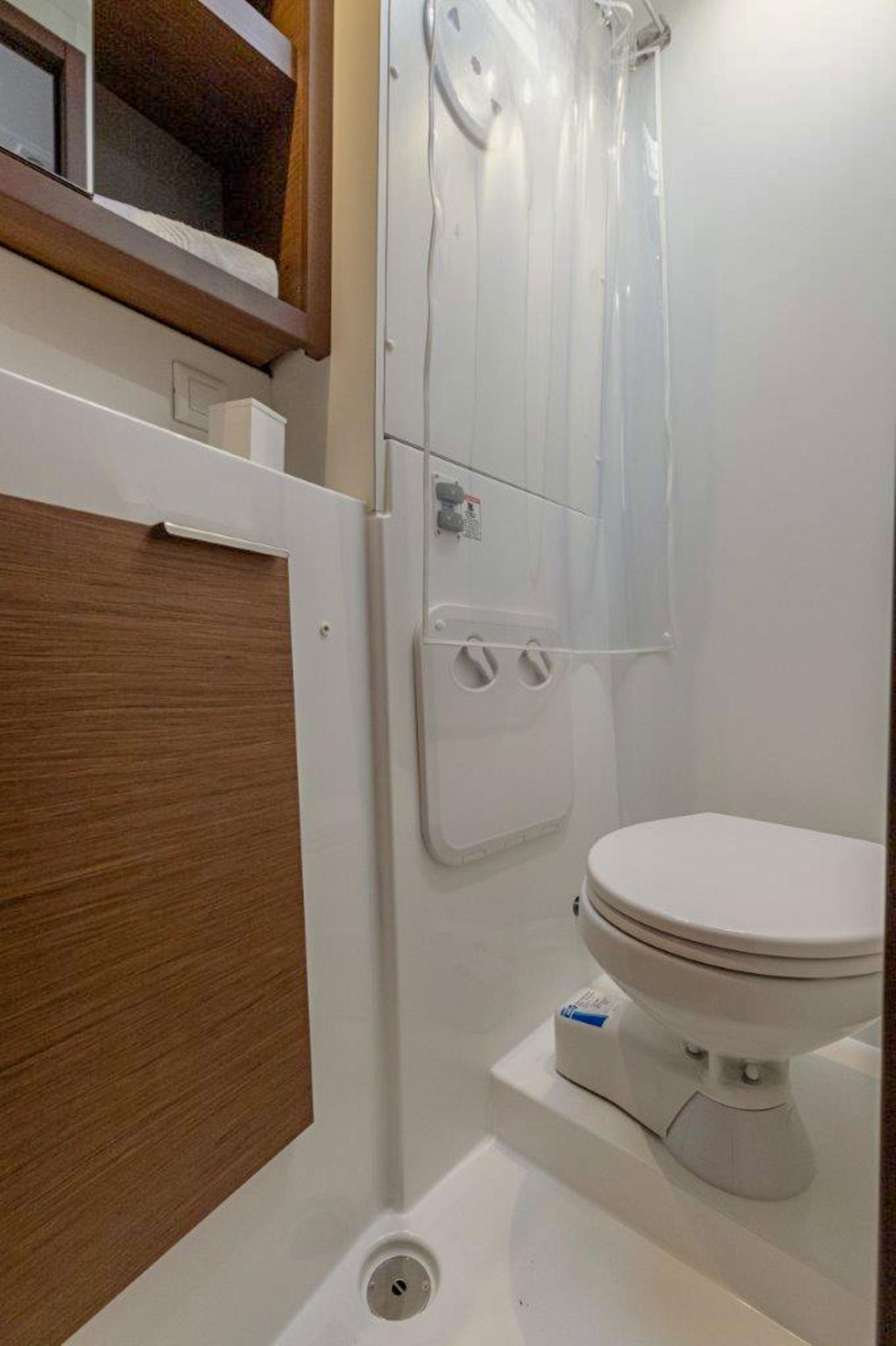 Lagoon 40 - 4 + 2 cab, picture 25