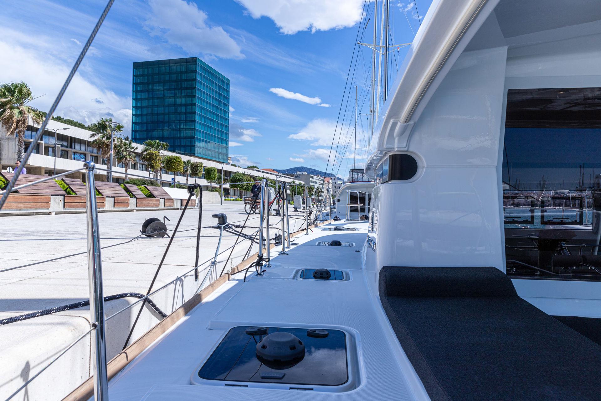 Lagoon 40 - 4 + 2 cab, picture 10