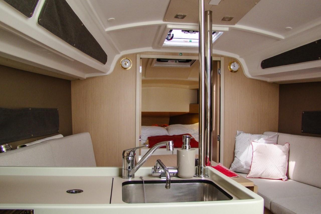 Oceanis 30.1, picture 8