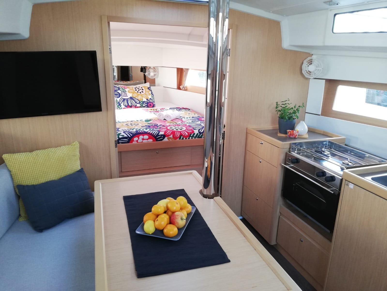 Oceanis 30.1, picture 9