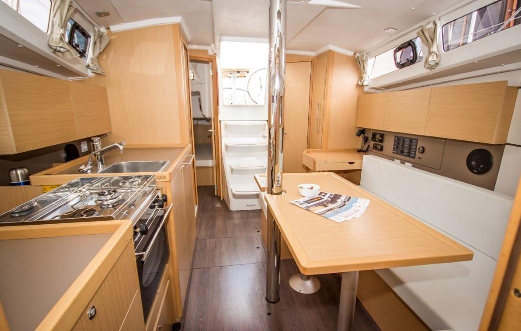 Oceanis 35, picture 7