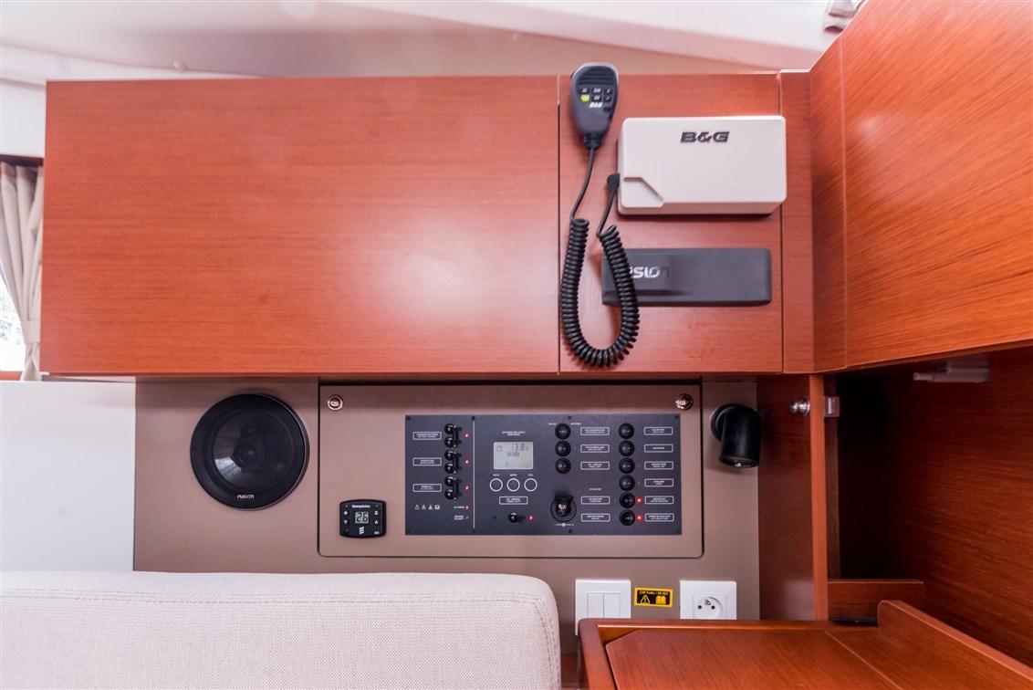 Oceanis 35.1, picture 10