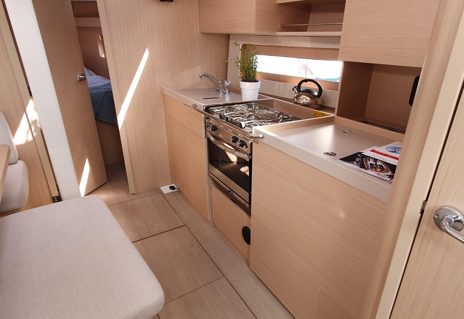 Oceanis 37.1, picture 11