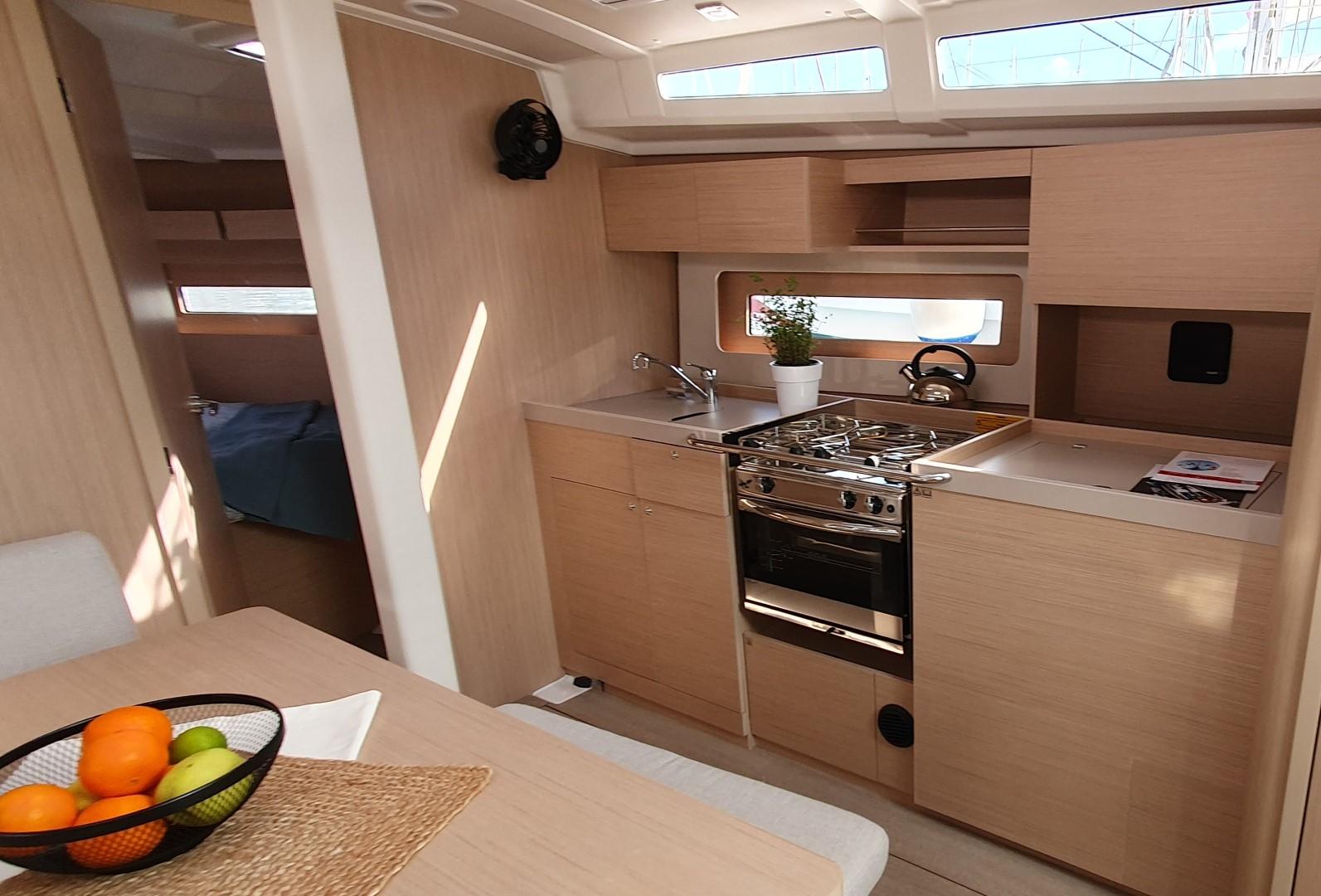 Oceanis 37.1, picture 10