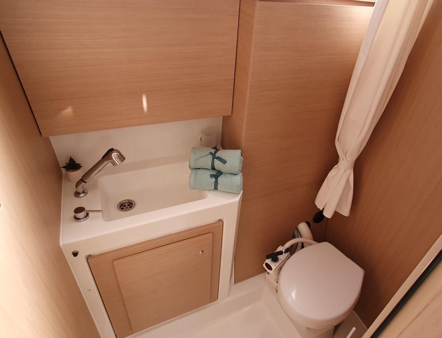 Oceanis 37.1, picture 19