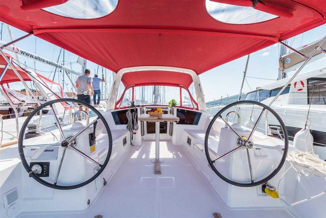 Oceanis 38 - 3 cab., picture 3