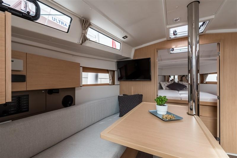 Oceanis 38.1, picture 6