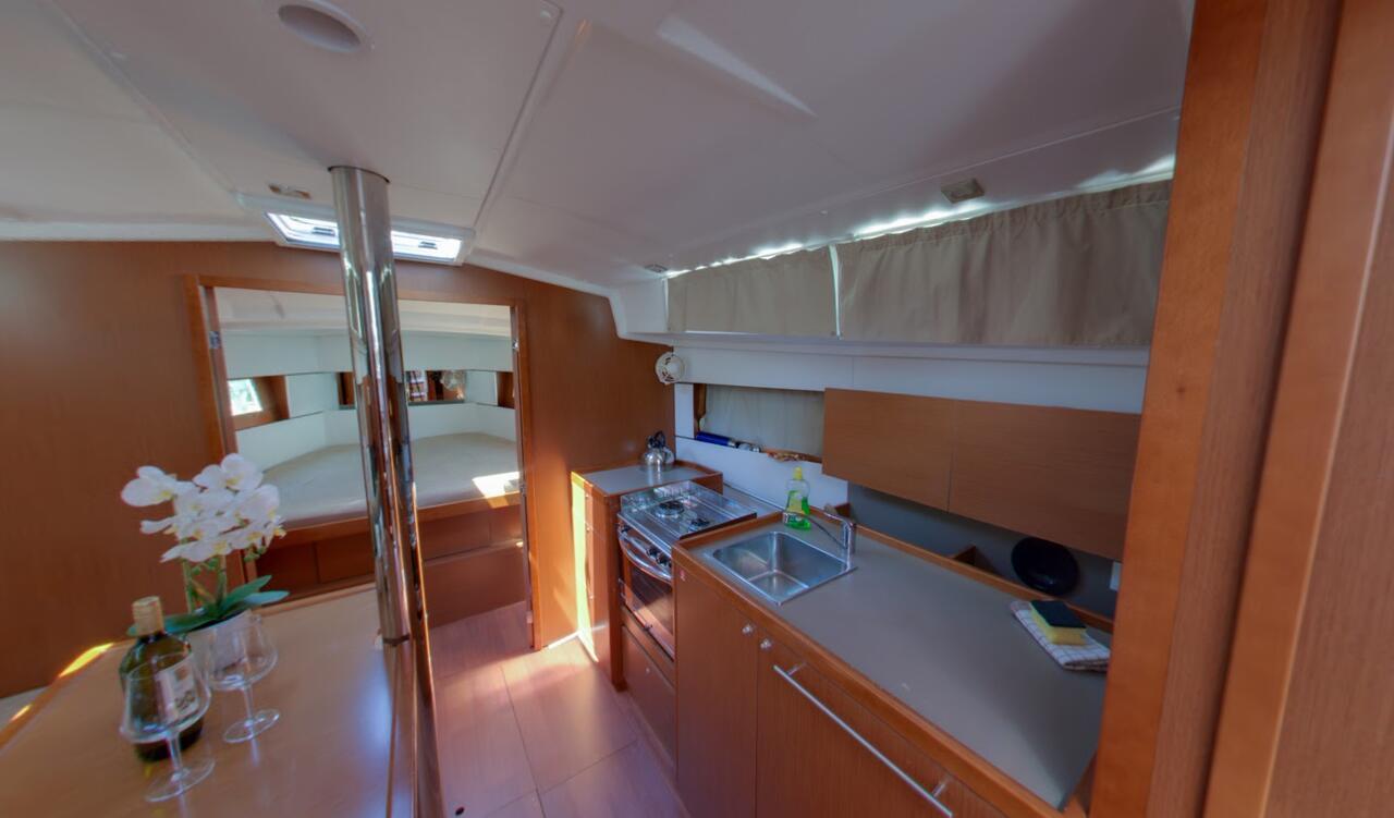 Oceanis 38.1, picture 4