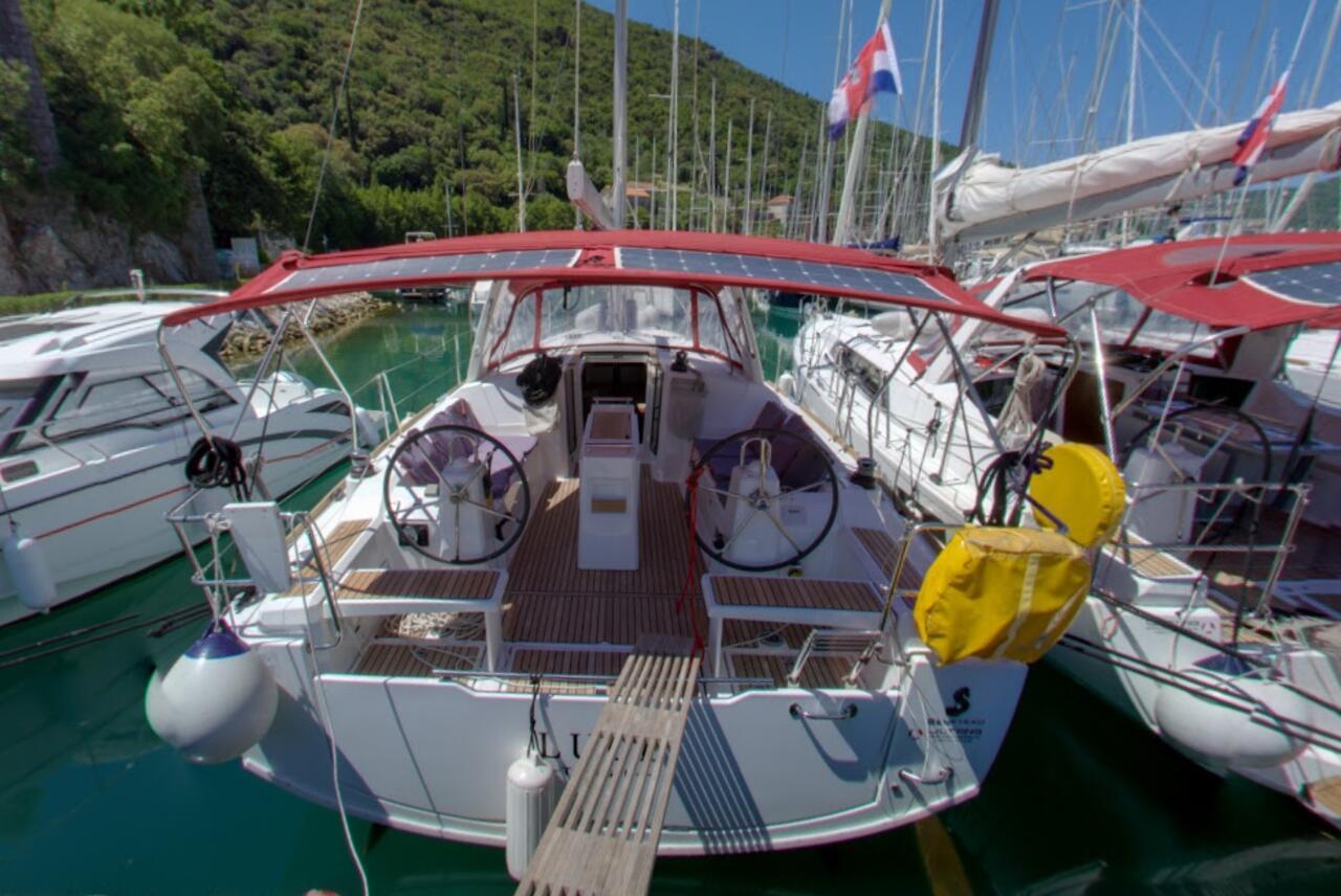 Oceanis 38.1, picture 1